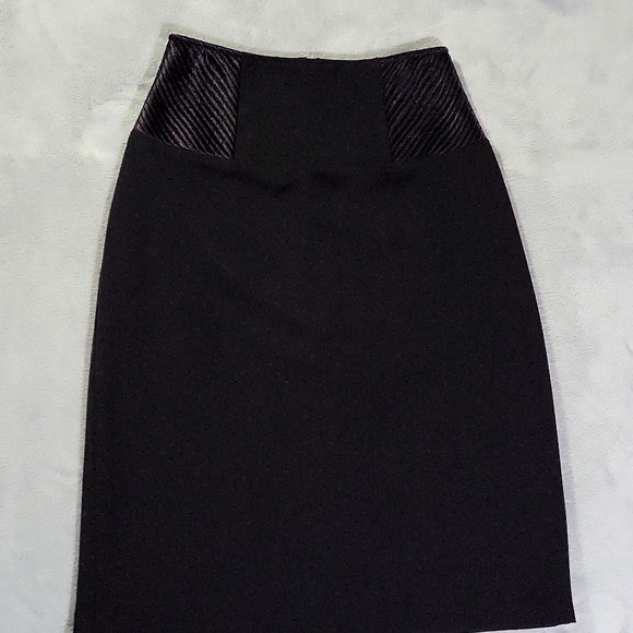 Moda International Dresses & Skirts - Like New Moda International Pencil Skirt